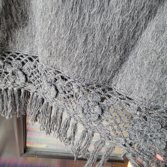 Novica Alpaca Blend Embroidered Floral Cape Fringe Size M Charcoal Made in Peru - Picture 6 of 9